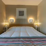 Beautiful Flat With Swimming Pool Tennis Court And Private Car Parking 264