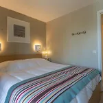 Beautiful Flat With Swimming Pool Tennis Court And Private Car Parking 264