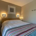 Beautiful Flat With Swimming Pool Tennis Court And Private Car Parking 264