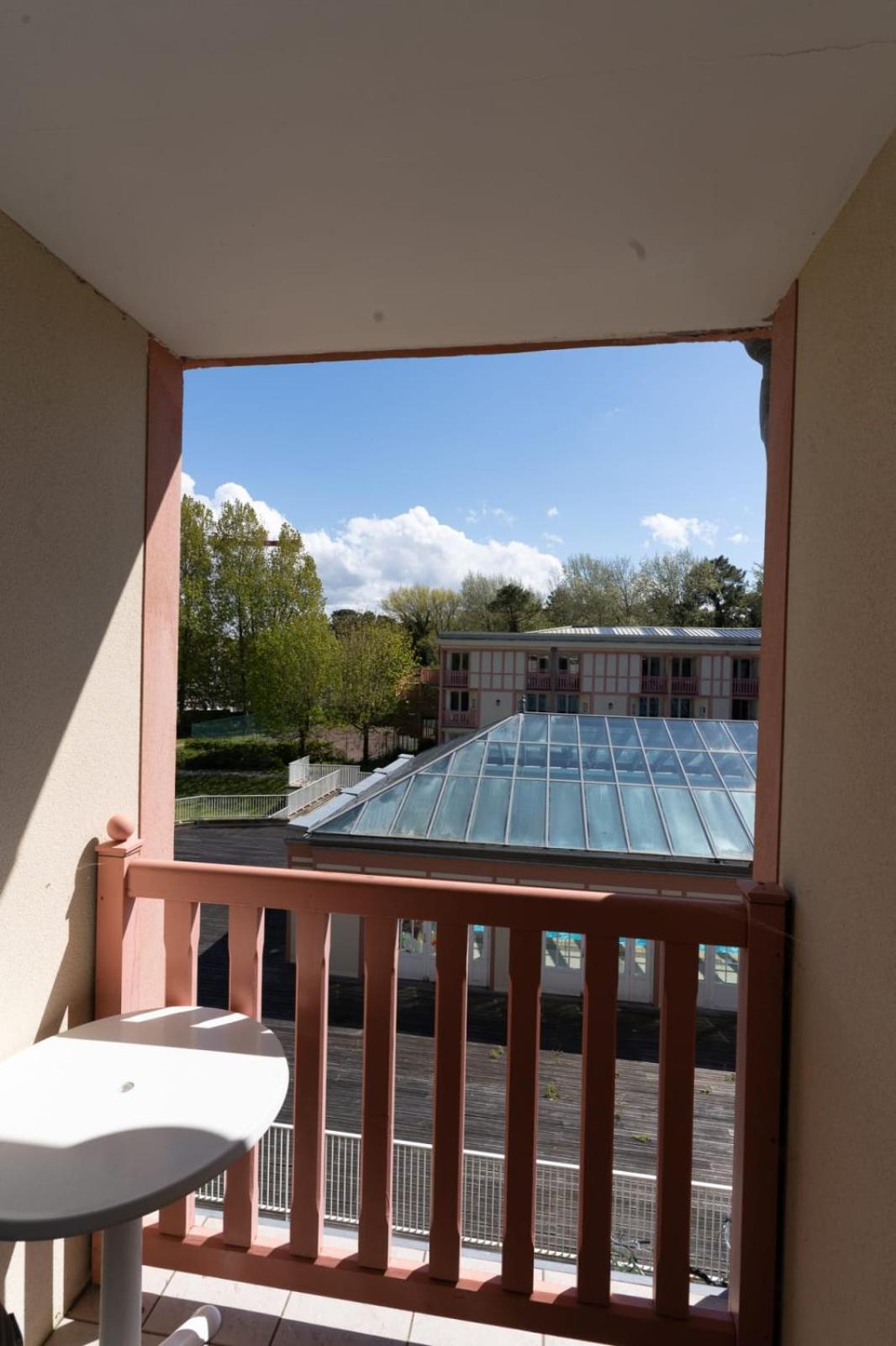 Beautiful Flat With Swimming Pool Tennis Court And Private Car Parking 264 Appartement *