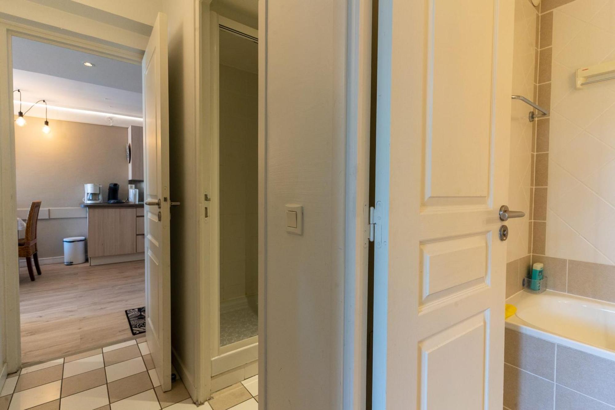 Beautiful Flat With Swimming Pool Tennis Court And Private Car Parking 264 *