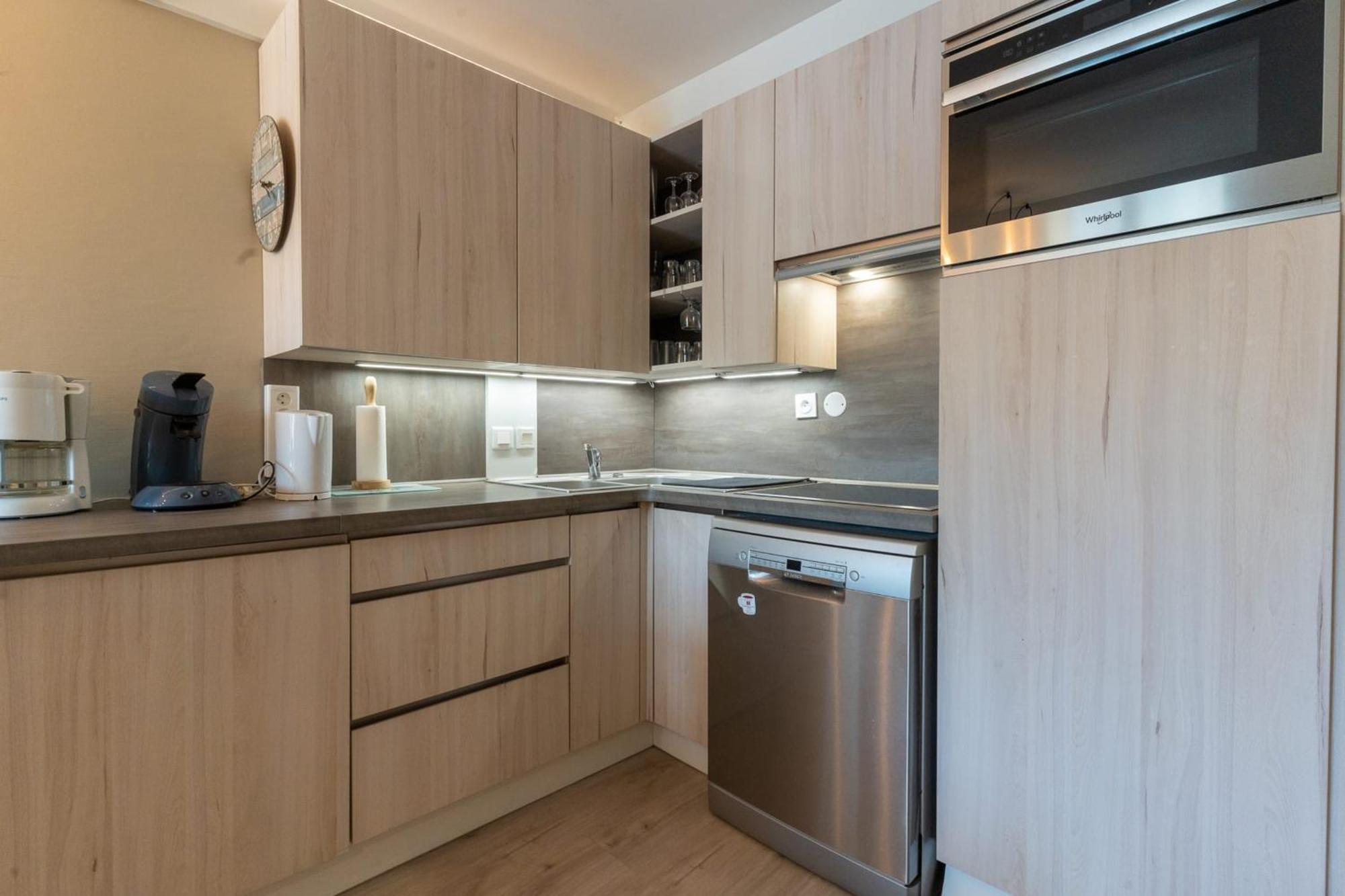 Beautiful Flat With Swimming Pool Tennis Court And Private Car Parking 264 Appartement