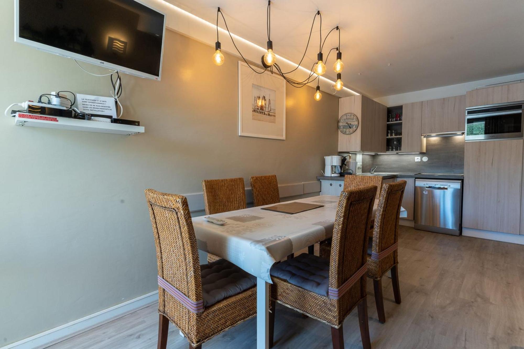 Appartement Beautiful Flat With Swimming Pool Tennis Court And Private Car Parking 264