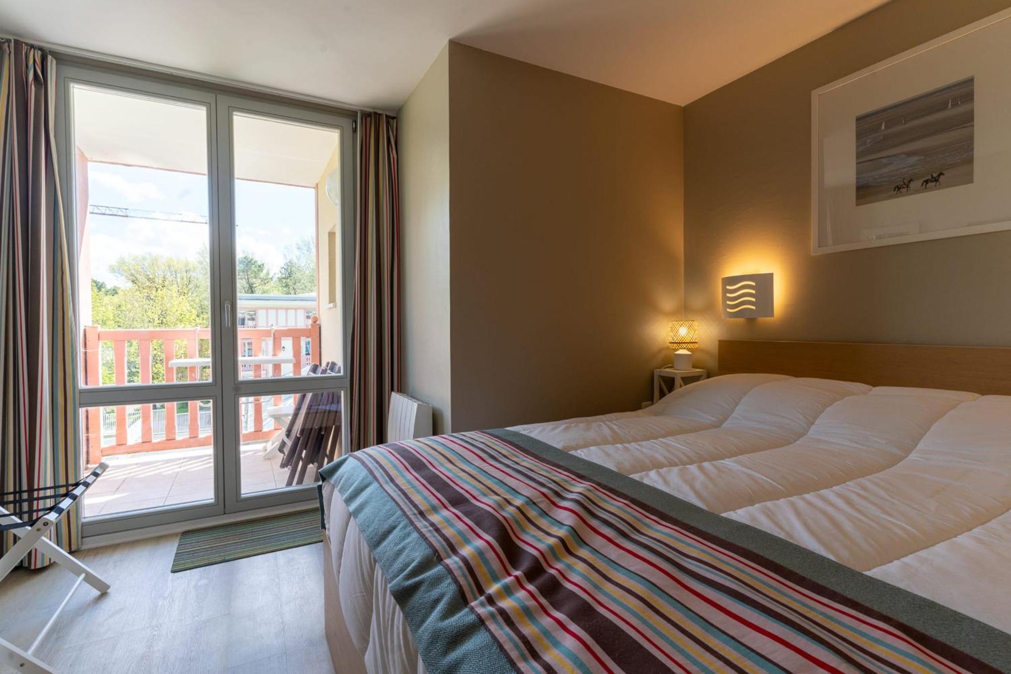 Beautiful Flat With Swimming Pool Tennis Court And Private Car Parking 264 *