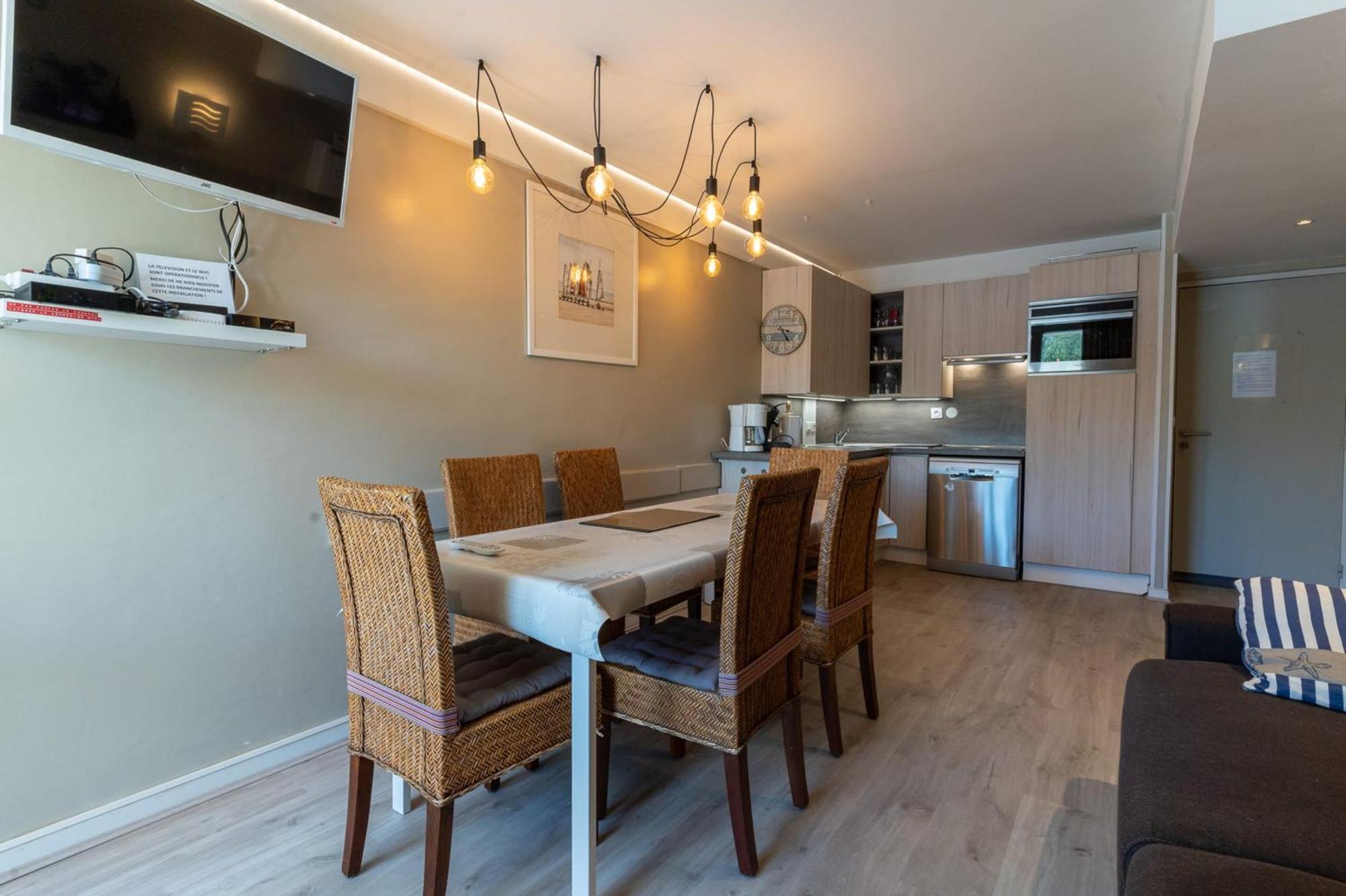 Appartement Beautiful Flat With Swimming Pool Tennis Court And Private Car Parking 264