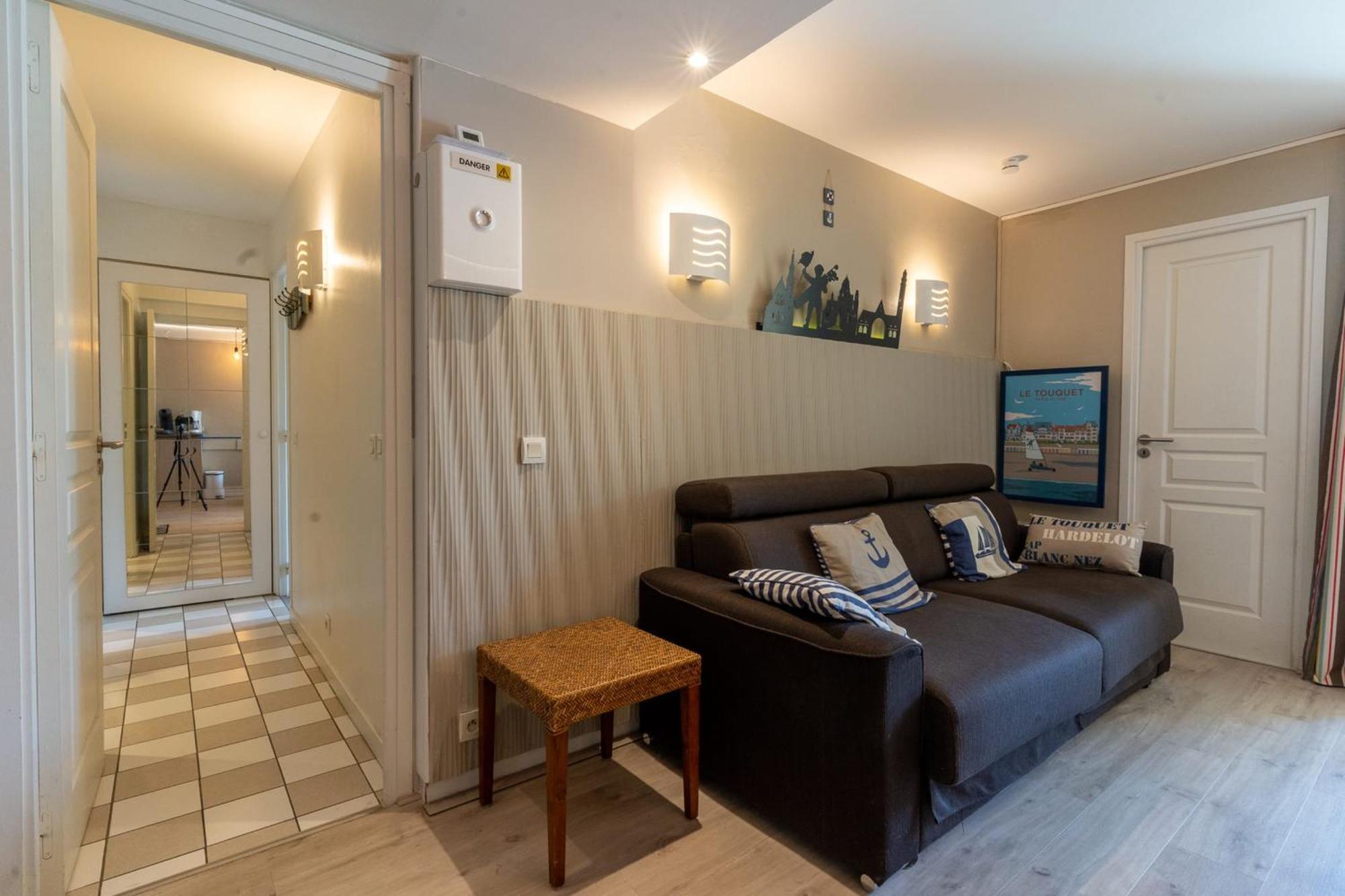 Beautiful Flat With Swimming Pool Tennis Court And Private Car Parking 264 *