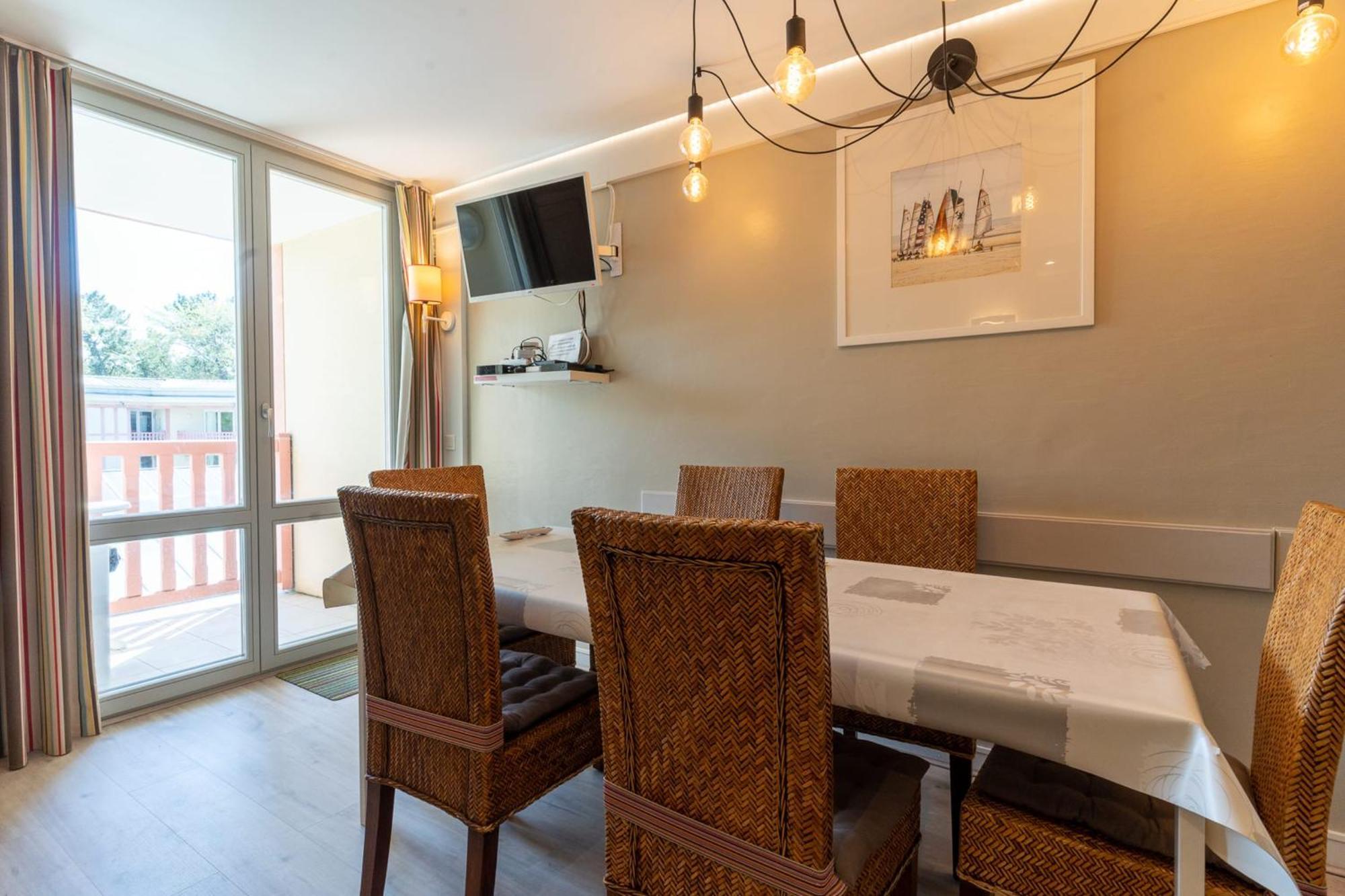 Beautiful Flat With Swimming Pool Tennis Court And Private Car Parking 264 Appartement