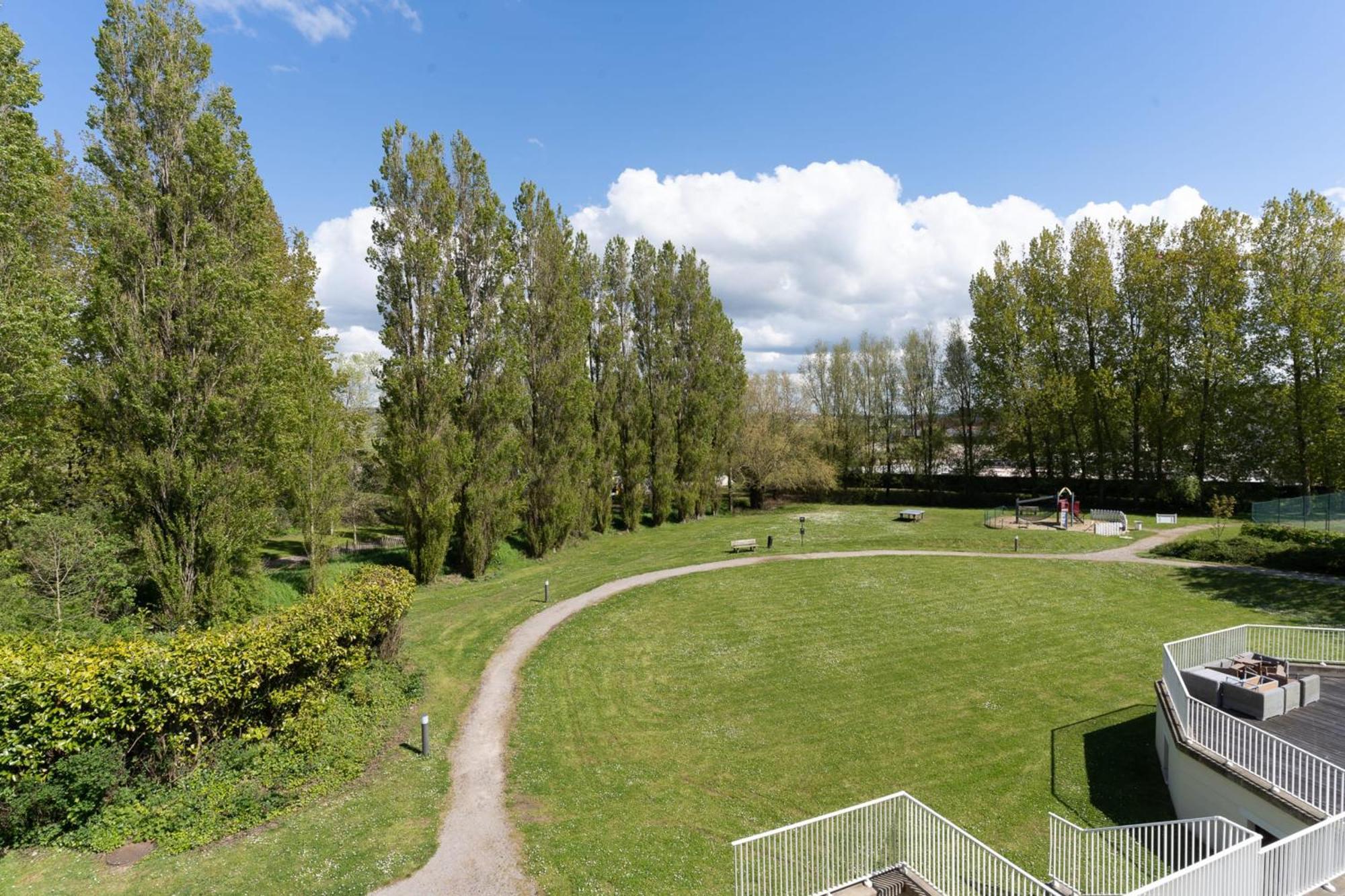 Beautiful Flat With Swimming Pool Tennis Court And Private Car Parking 264 *