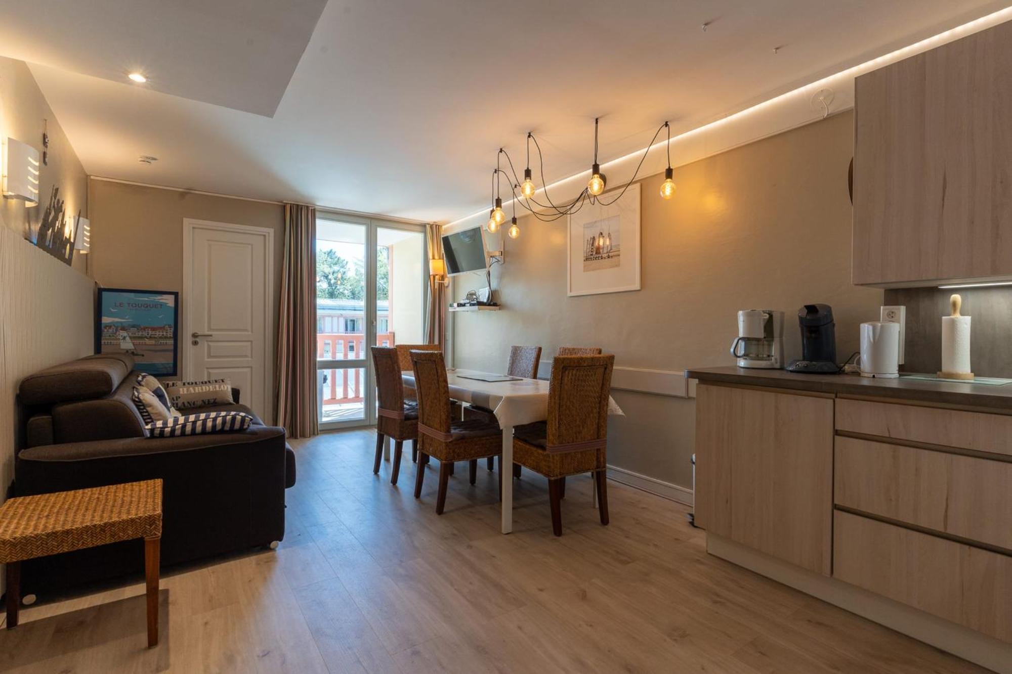 Beautiful Flat With Swimming Pool Tennis Court And Private Car Parking 264