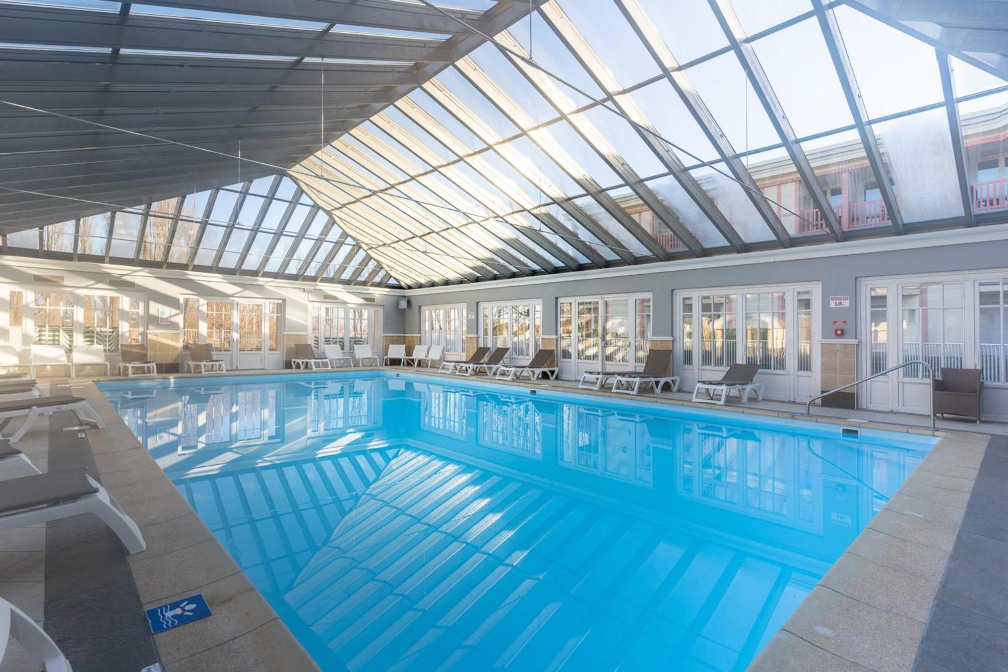 Beautiful Flat With Swimming Pool Tennis Court And Private Car Parking 264 Appartement